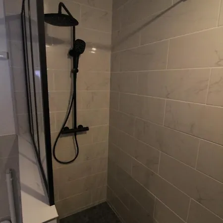 Thermal En Petite Apartment *